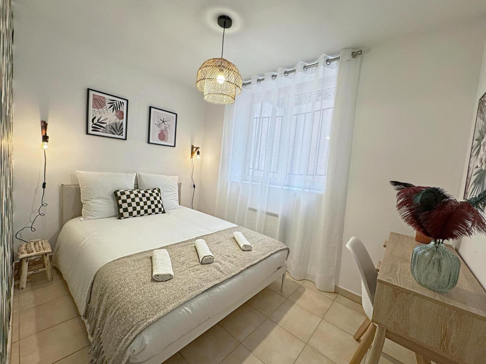 Suite Zelie Lyon Luaran gambar